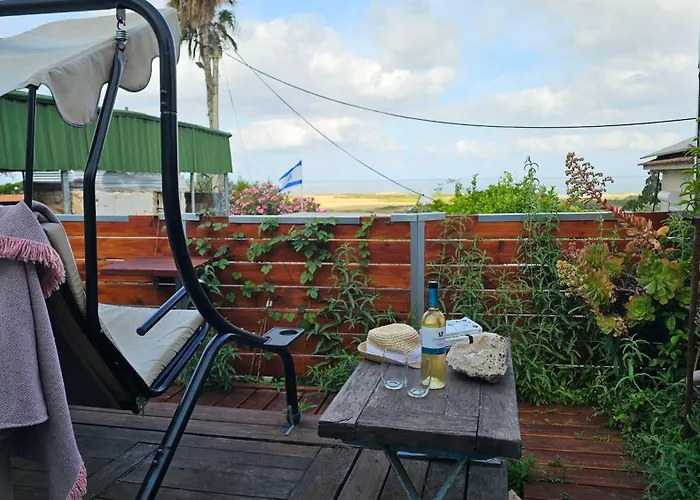 Cozy Seaview Glamping Caravan