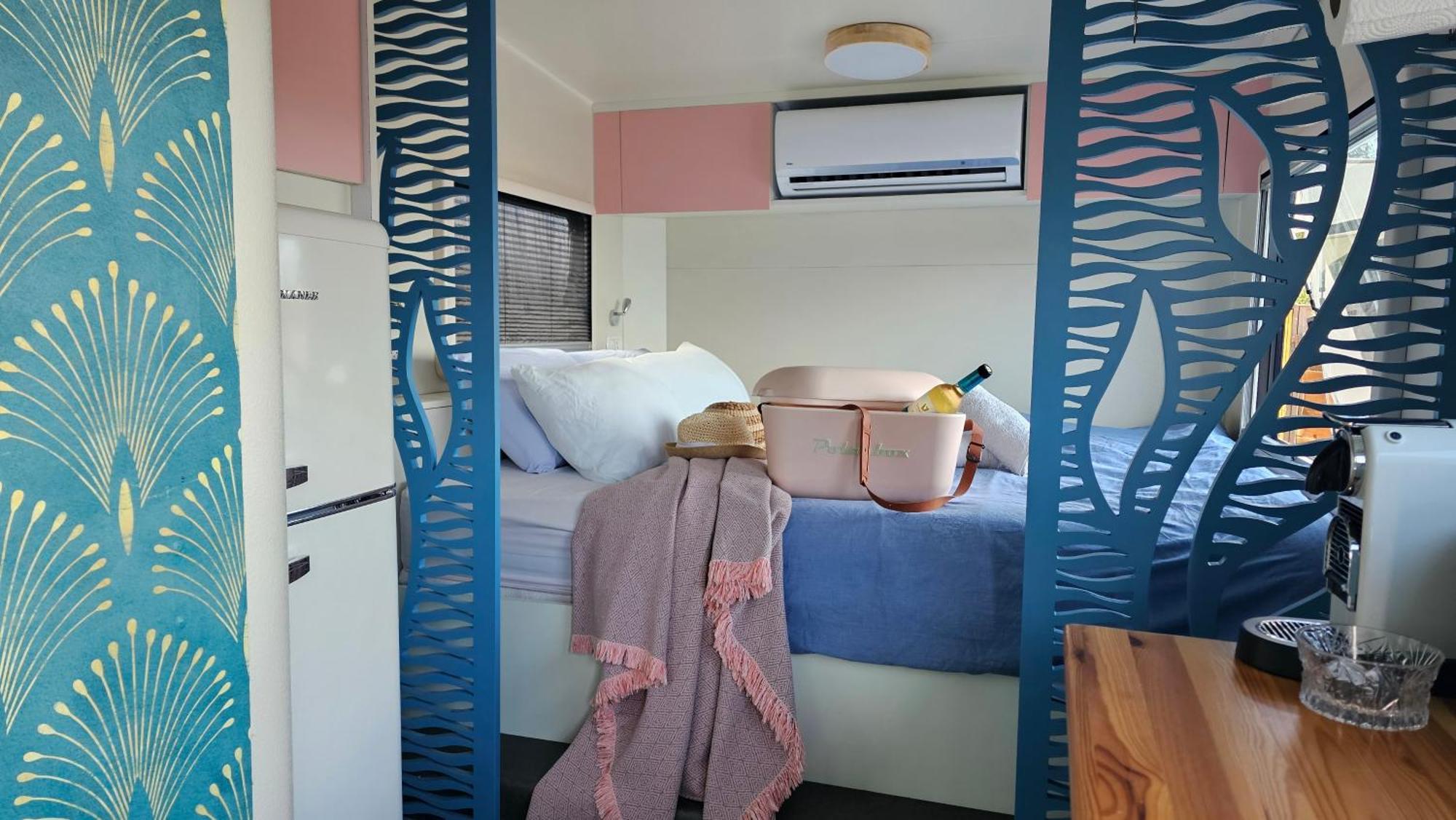 Cozy Seaview Glamping Caravan HaBonim