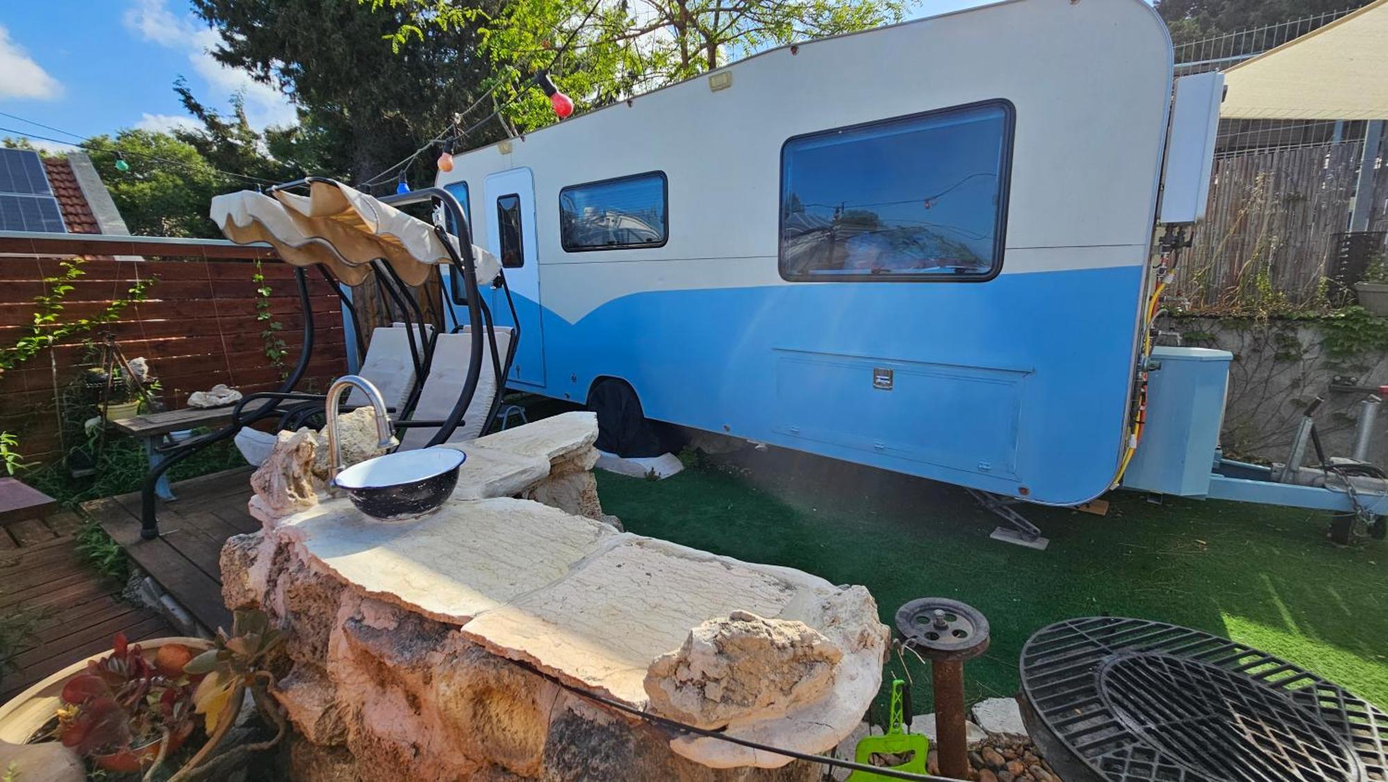 Cozy Seaview Glamping Caravan *